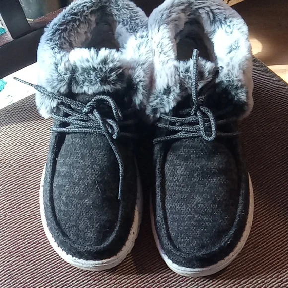 Cozy Gray Faux Fur Lined Loafers - Picture 2 of 2